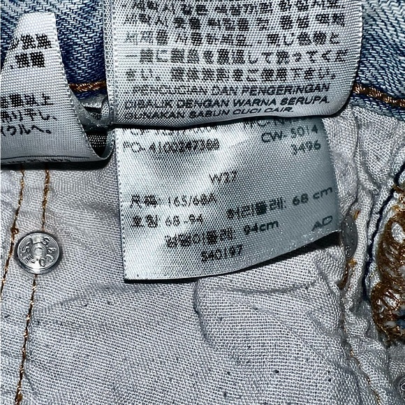 Levis 501 denim cutoff shorts.  Button Fly. - Picture 4 of 5